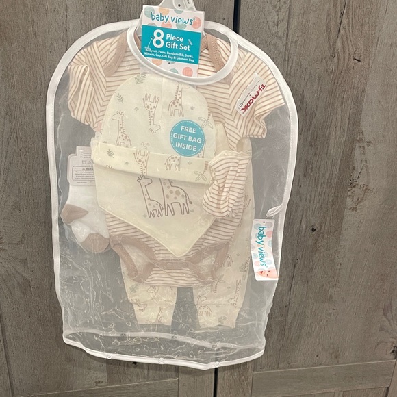 baby views Other - Beige and White 8-Piece Gift Set